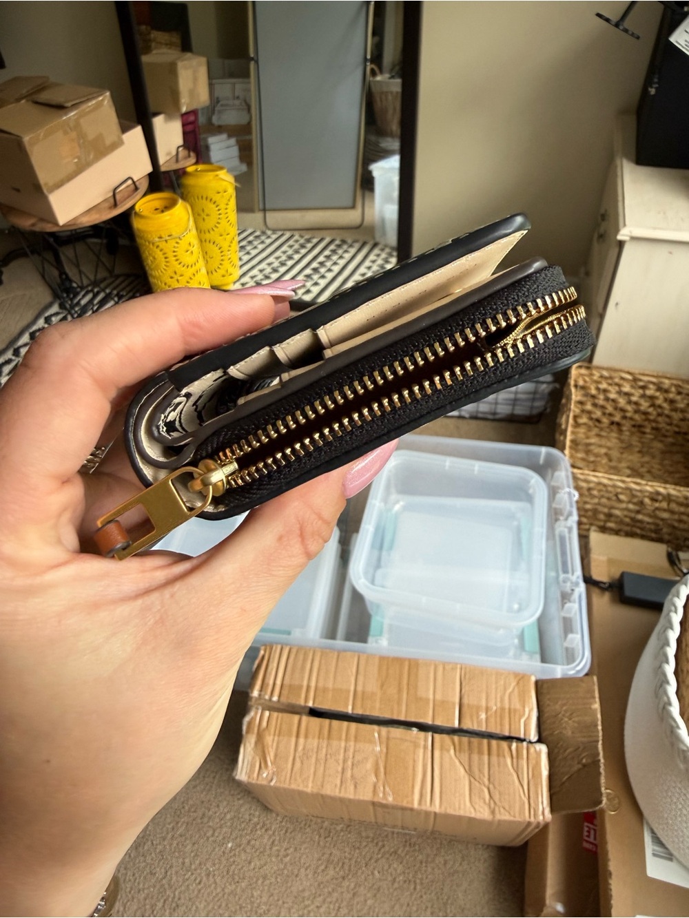 Tory Burch Black and Cream Logo Zip Wallet - Picture 6 of 8